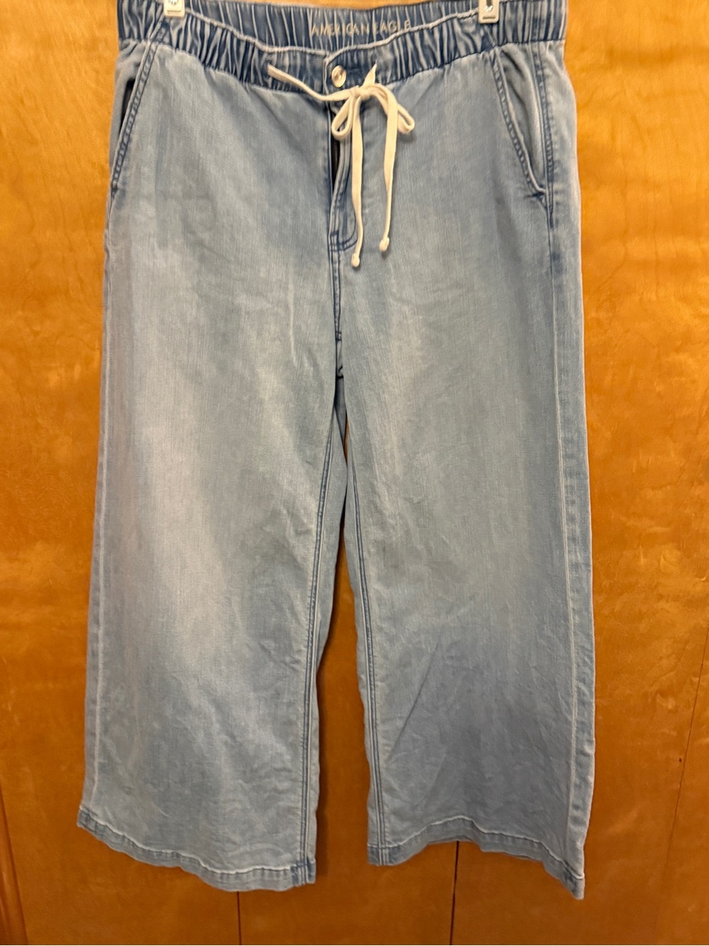 AE light Wash Low Rise Ultra Wide Leg Drawstring Jeans size medium